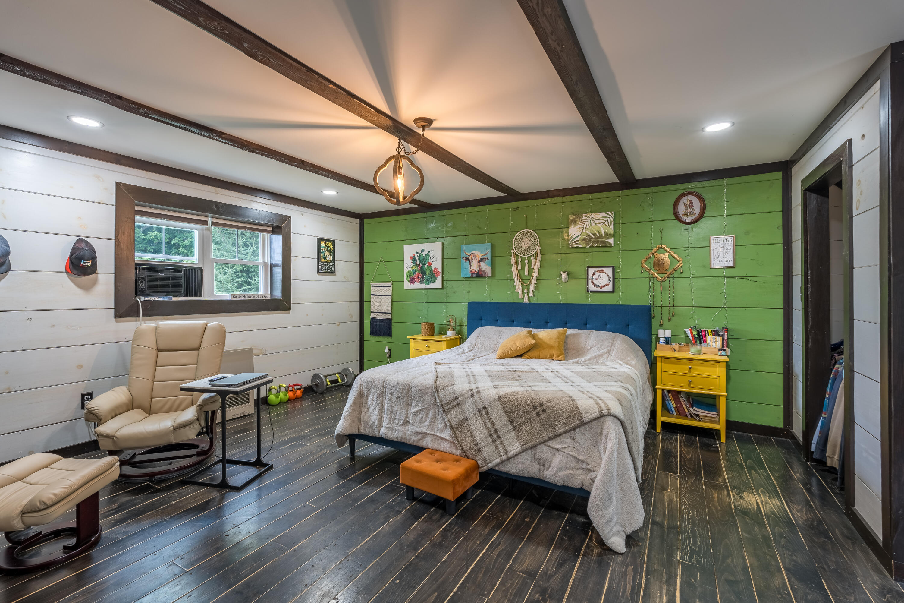 42 East Oxford Road, Paris, ME, 04281