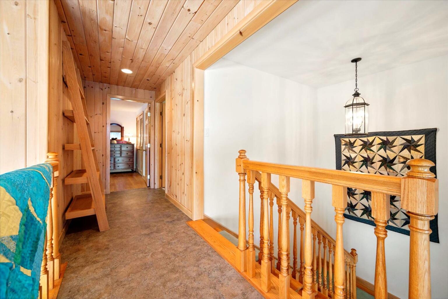 562 Rays Point Road, Milbridge, ME 04658 Upstairs hallway