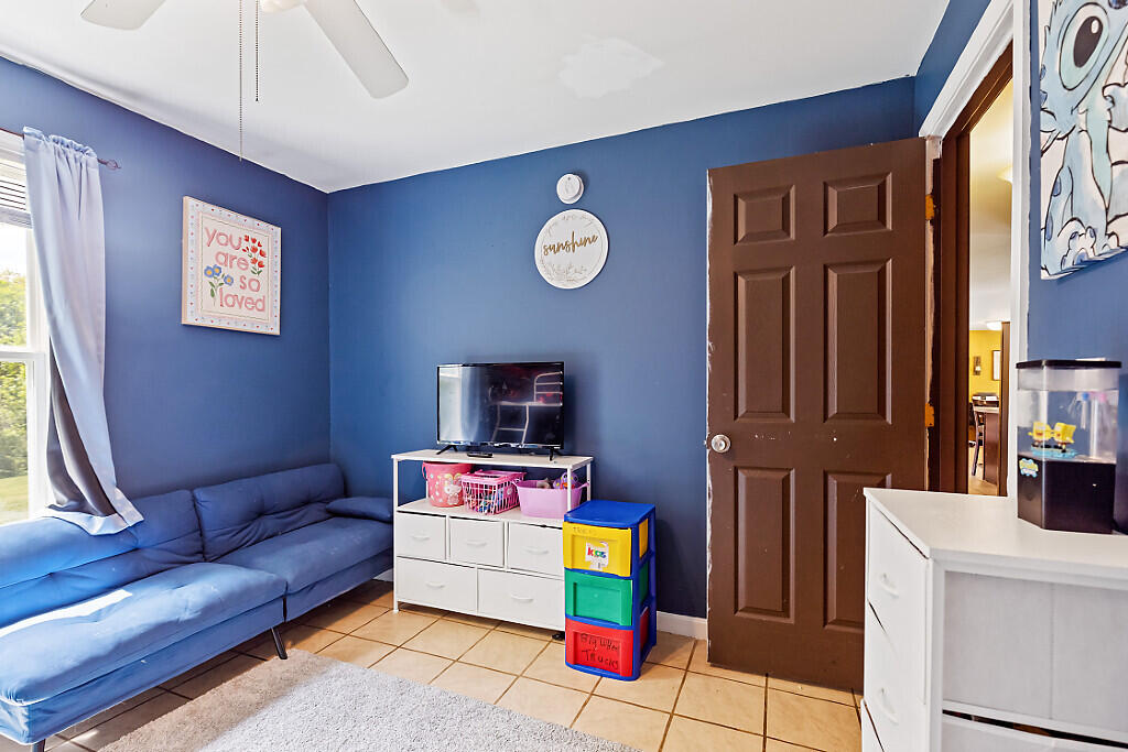 27 2nd bedroom