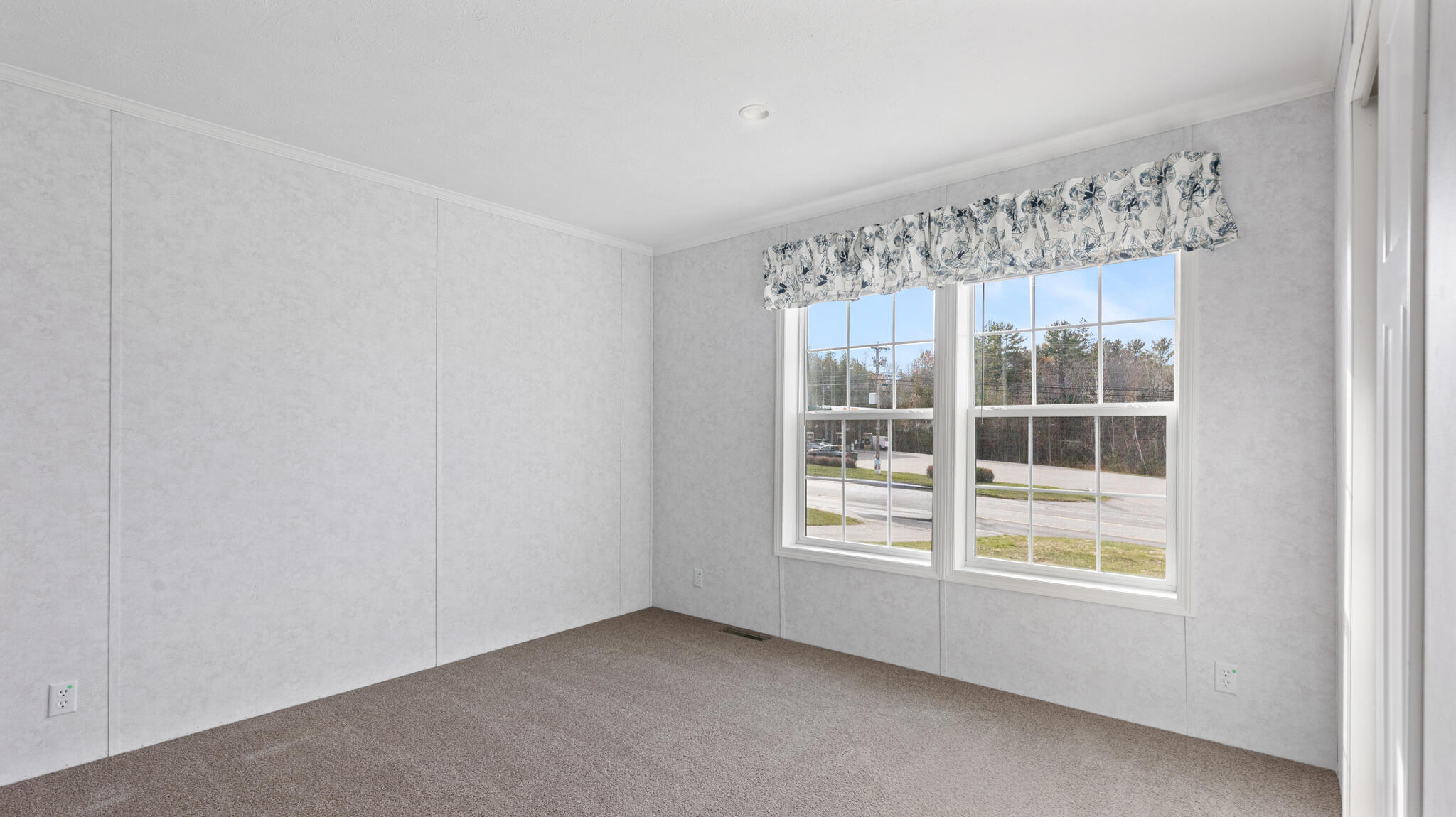 30 Main Road, Holden, ME, 04429