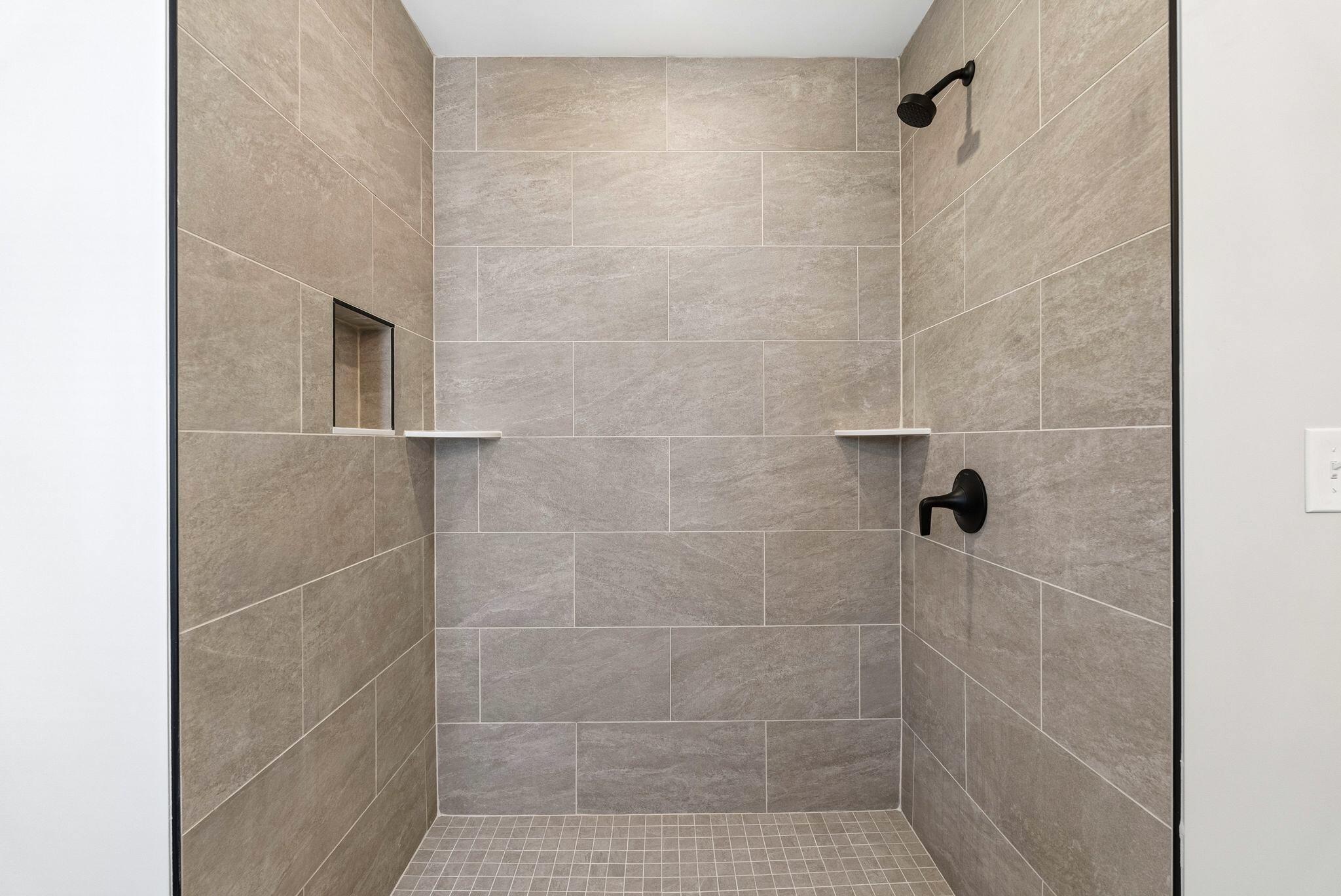 60 Brandy Lane, Portland, ME 04103 Standing tile shower