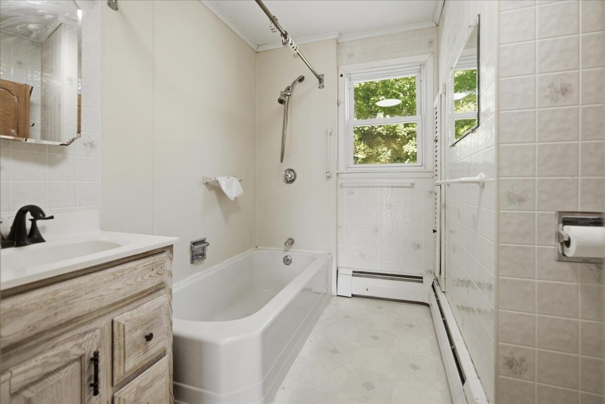 1827 Minot Avenue, Auburn, ME 04210 43-1-43