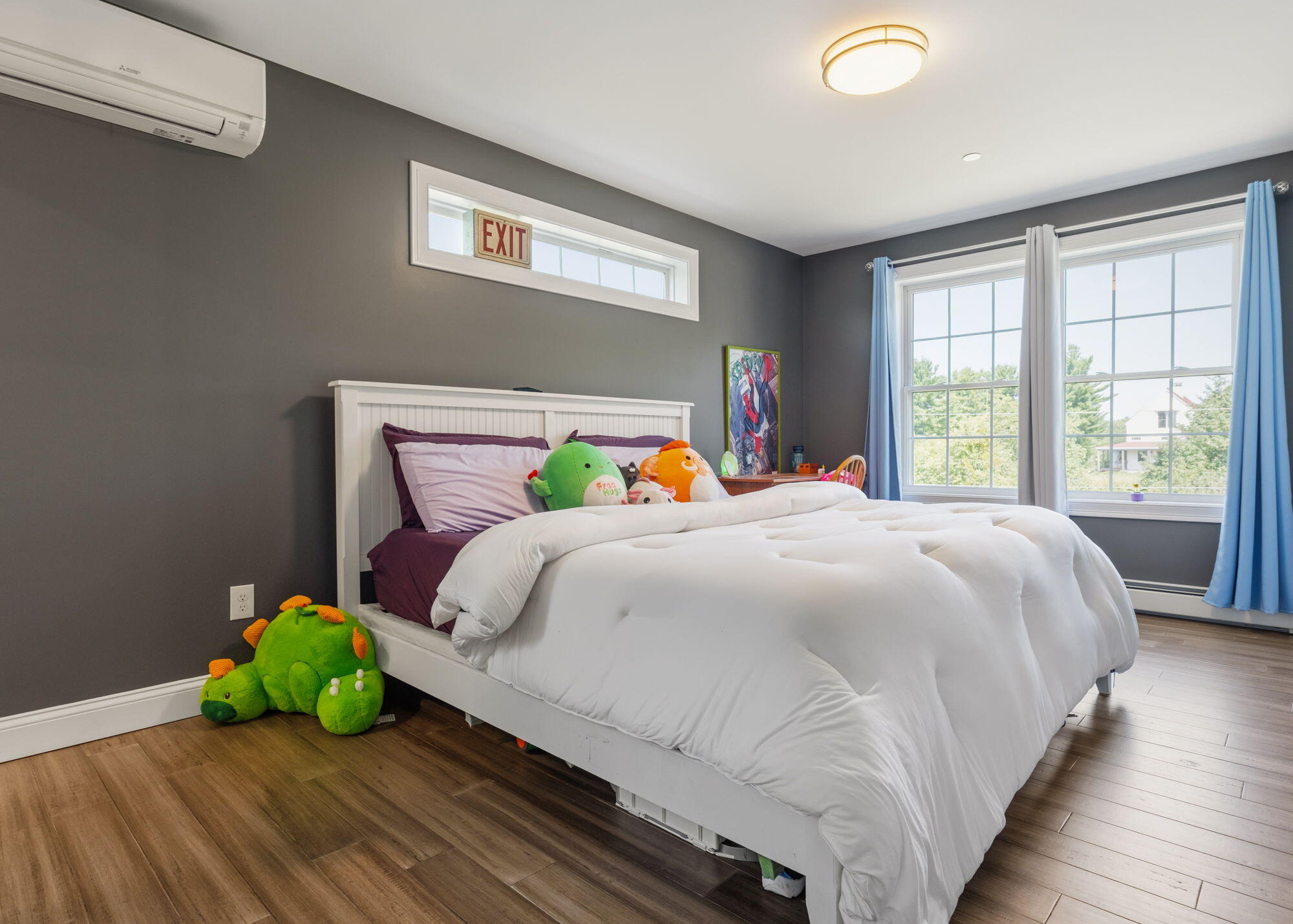 2nd floor large bedroom 2 en suite