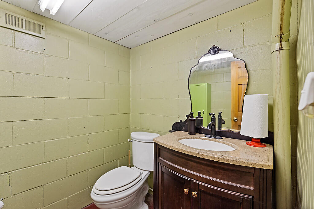 83 Main Street, Phillips, ME, 04966