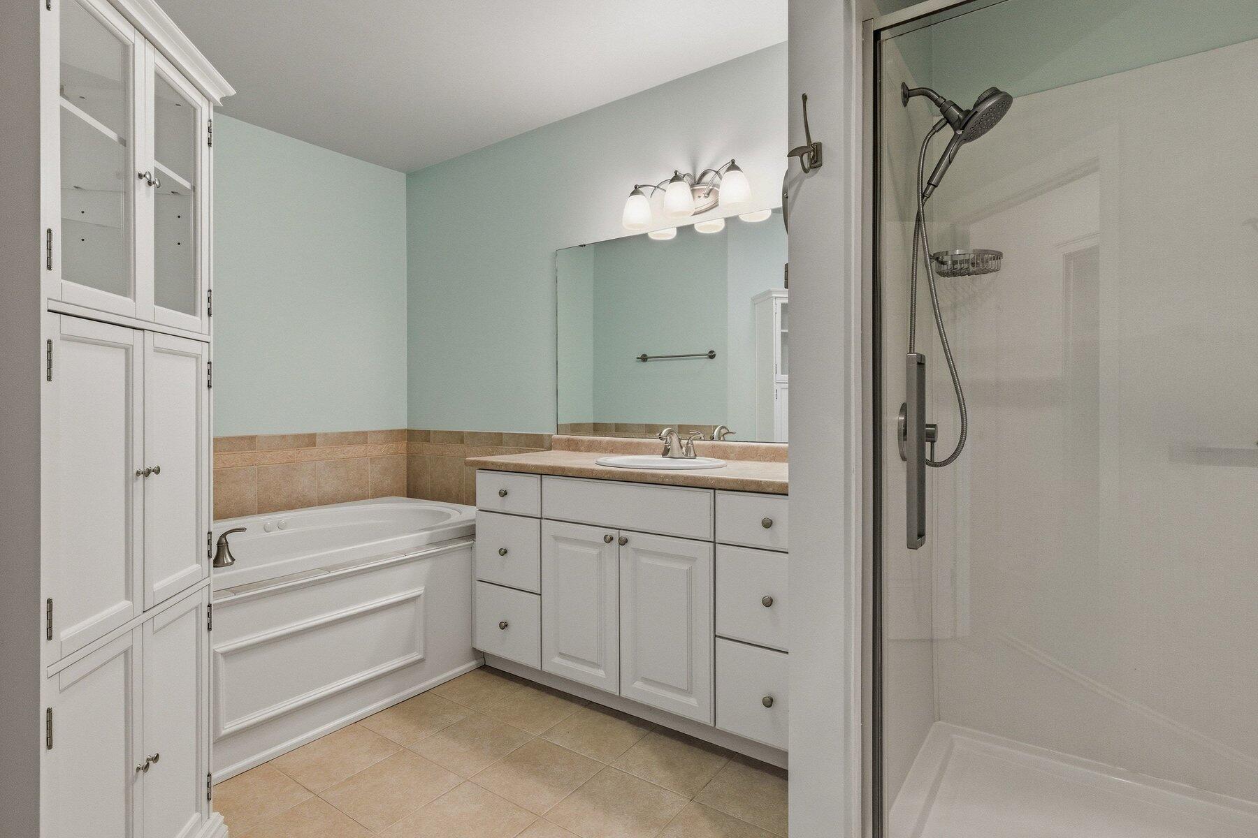 100 Shepards Cove Road UNIT F204, Kittery, ME, 03904