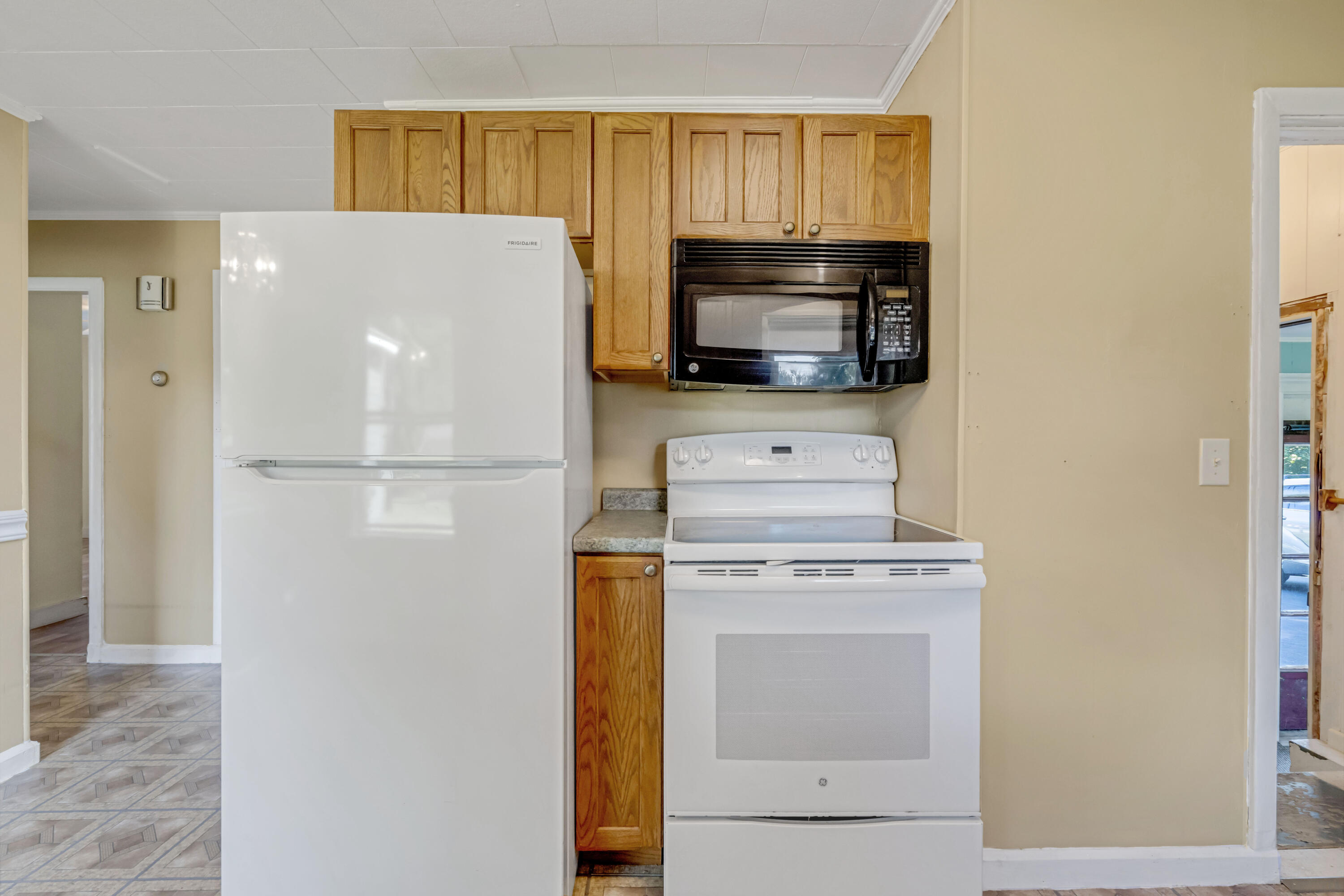 196 Stevens Mill Road, Auburn, ME 04210 Kitchen