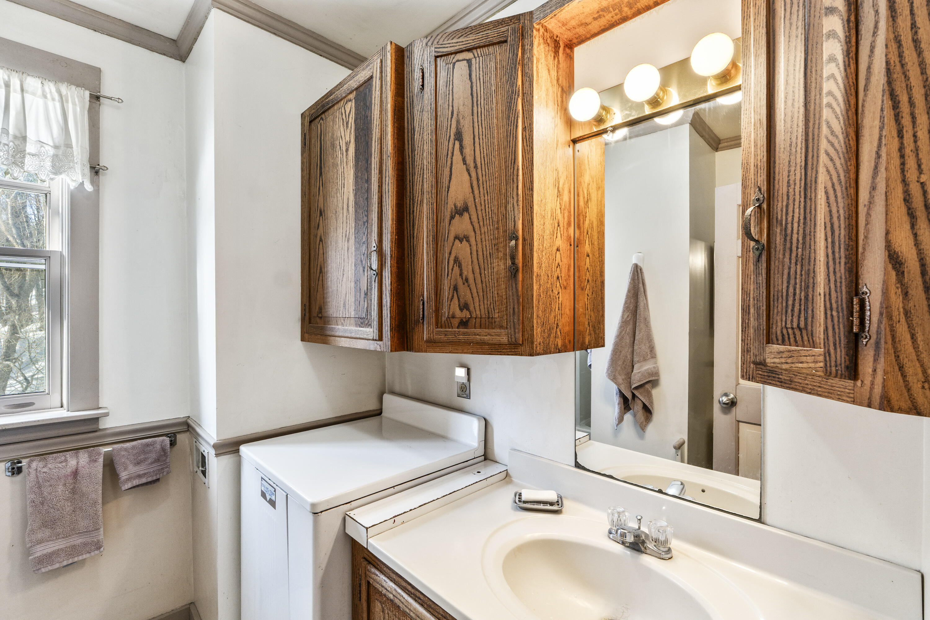 38 Main Street, Topsham, ME, 04086