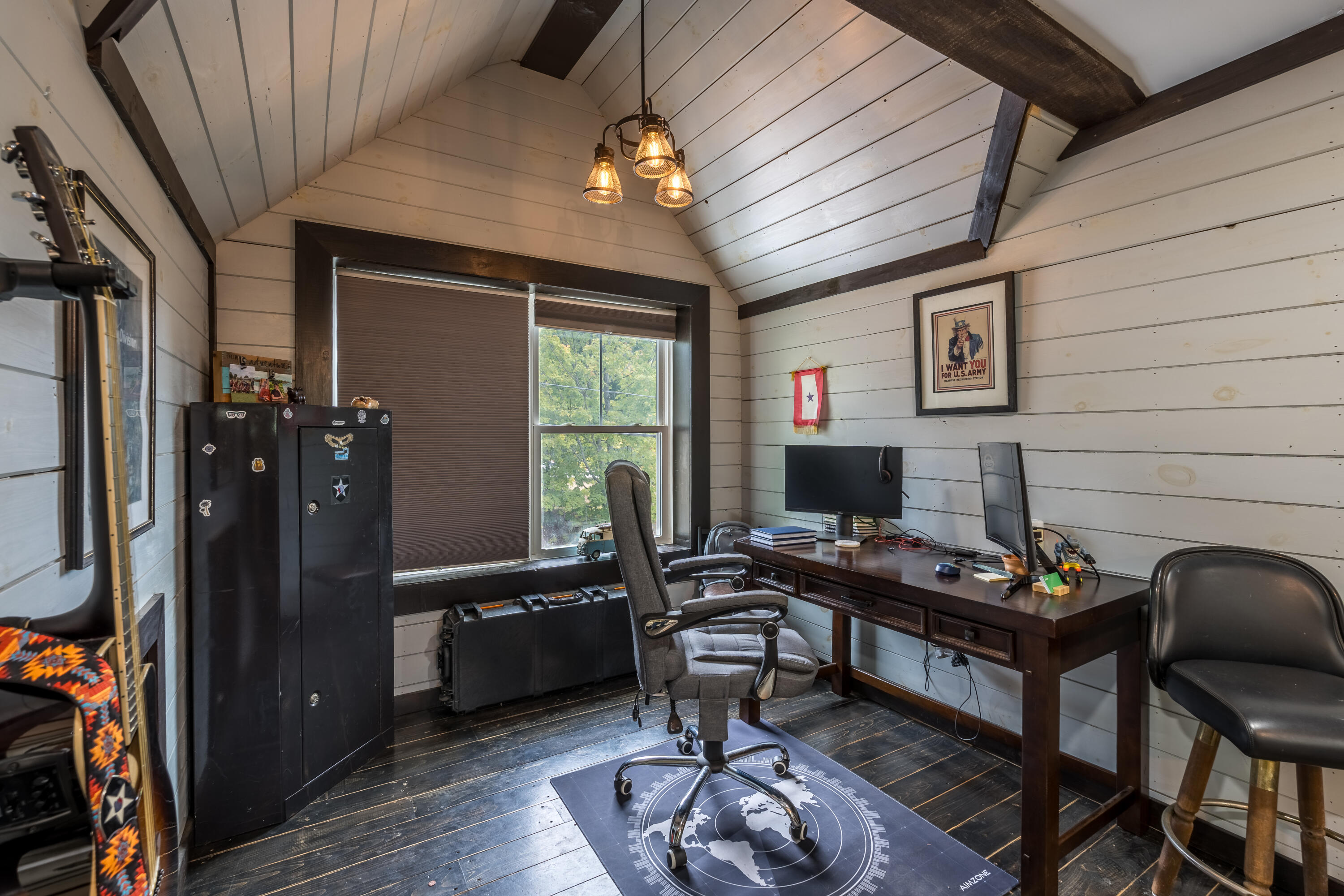 42 East Oxford Road, Paris, ME, 04281