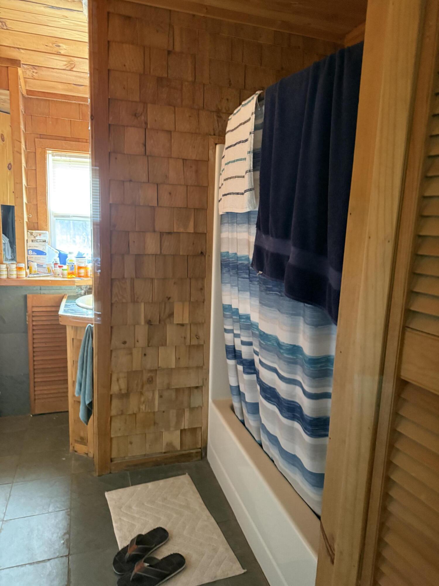 123 County Road, Milford, ME, 04461