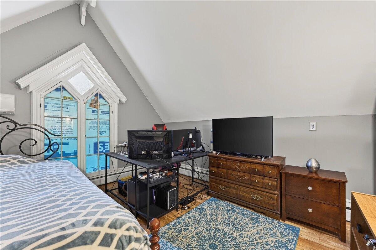 15 Commercial Street, Winterport, ME 04496 Beautiful architectural details in bedroom 2