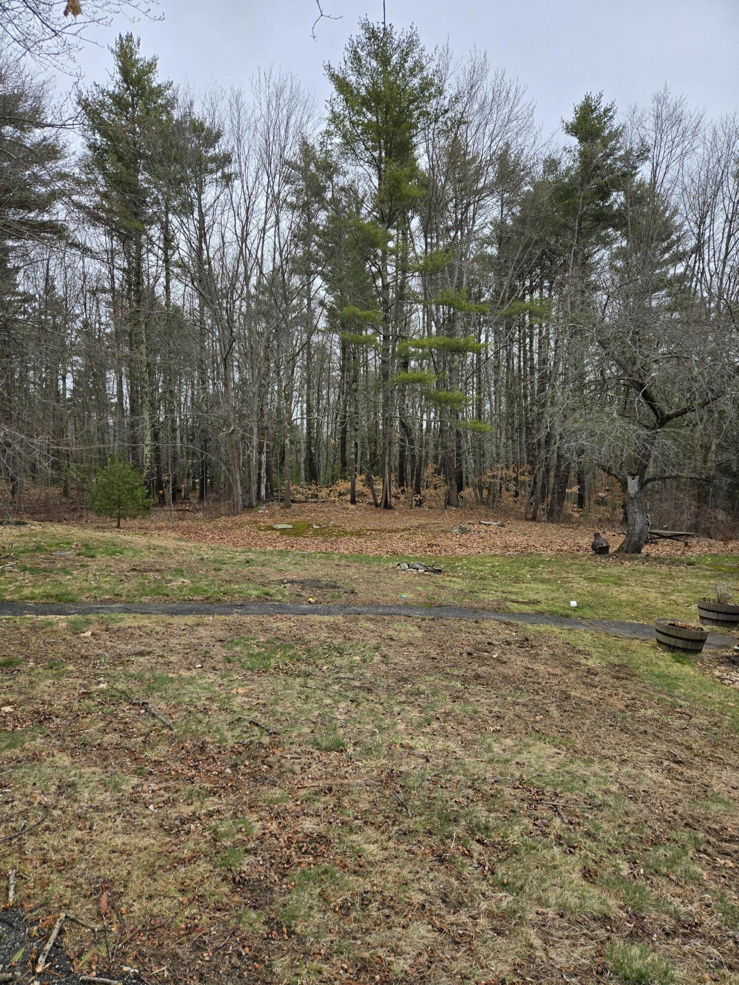 25 Falmouth Road, Falmouth, ME 04105 Large yard