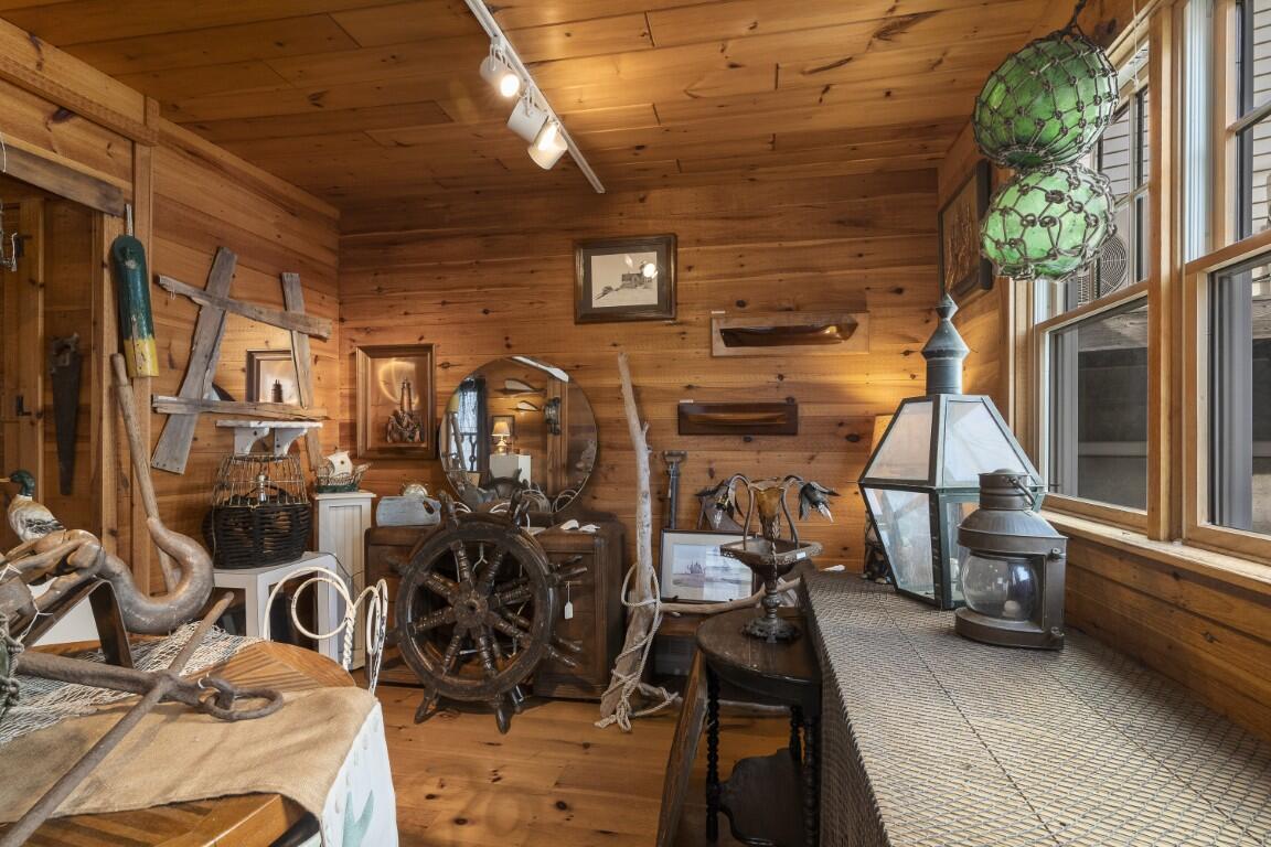 10 Mckown Street, Boothbay Harbor, ME, 04538