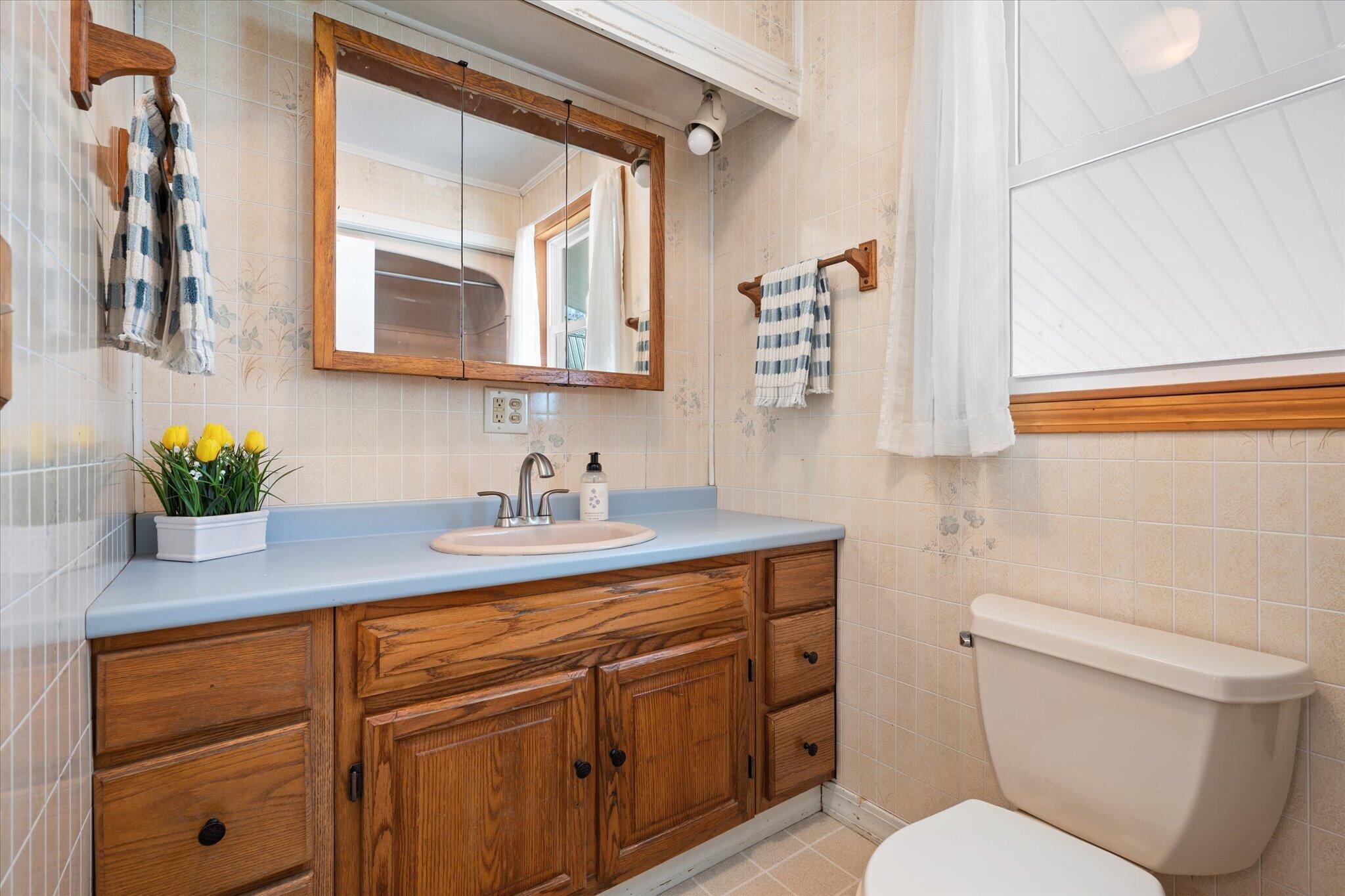 32 Charles Drive, Holden, ME, 04429