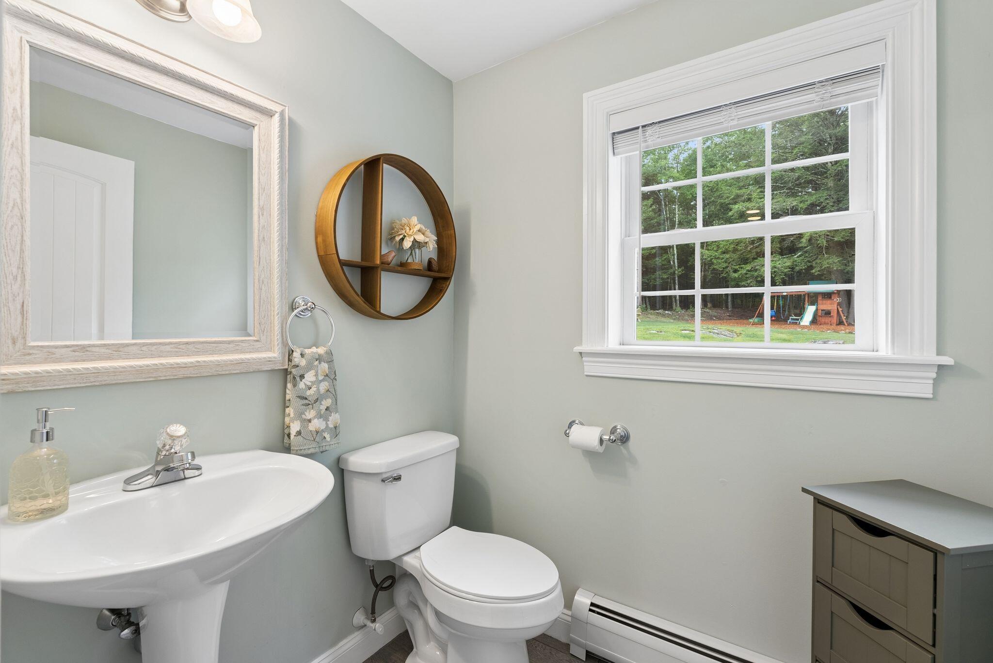 1st floor 1/2 bath