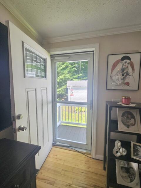 32. rt. side exit to small deck