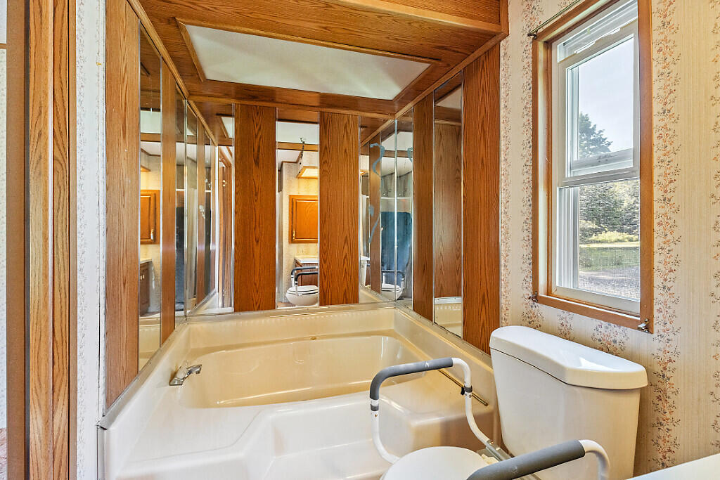 41 Milkweed Lane, Sidney, ME, 04330