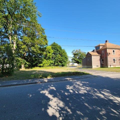 49 W Broadway, Lincoln, ME, 04457