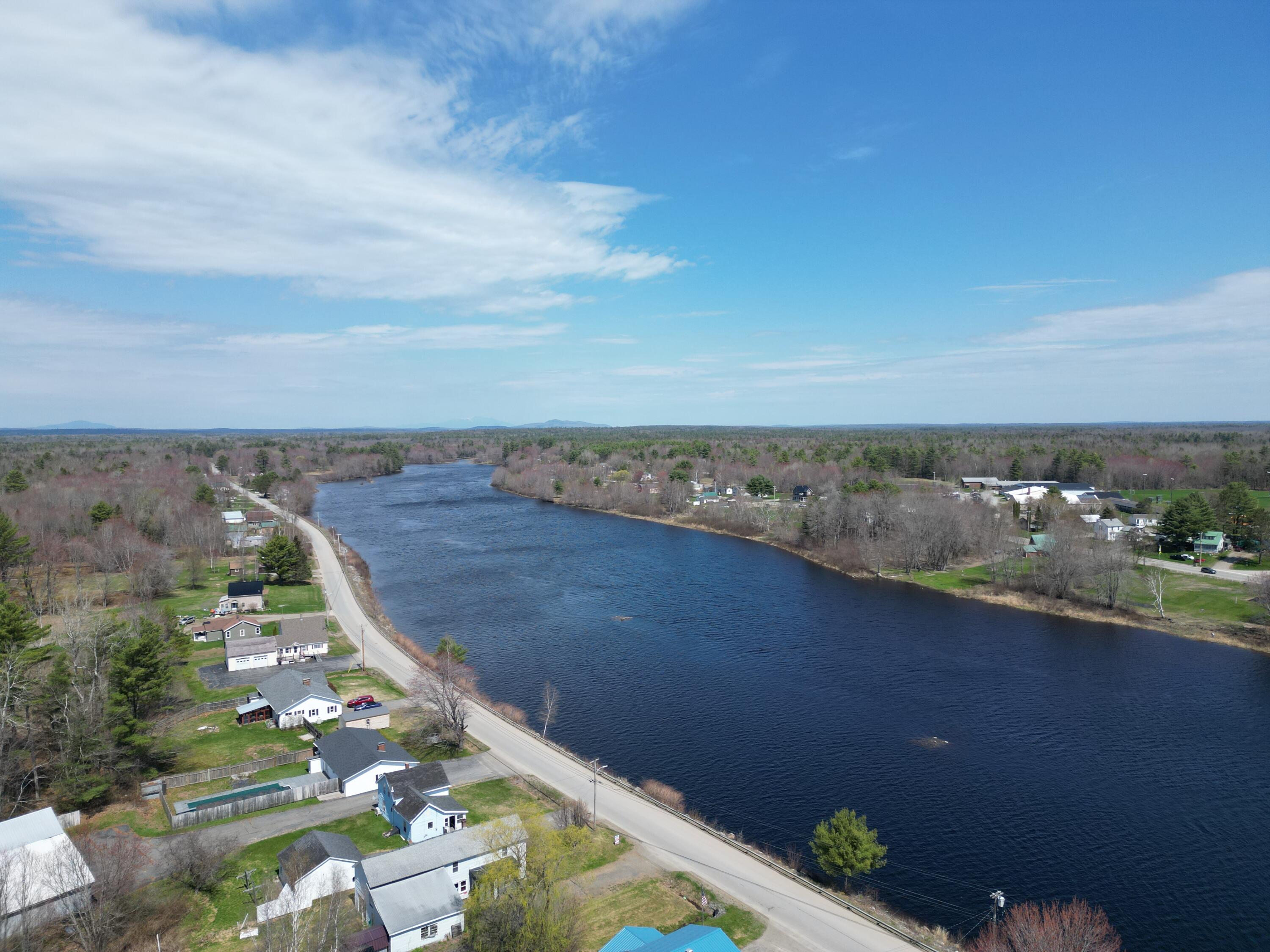38 River Road, Howland, ME, 04448