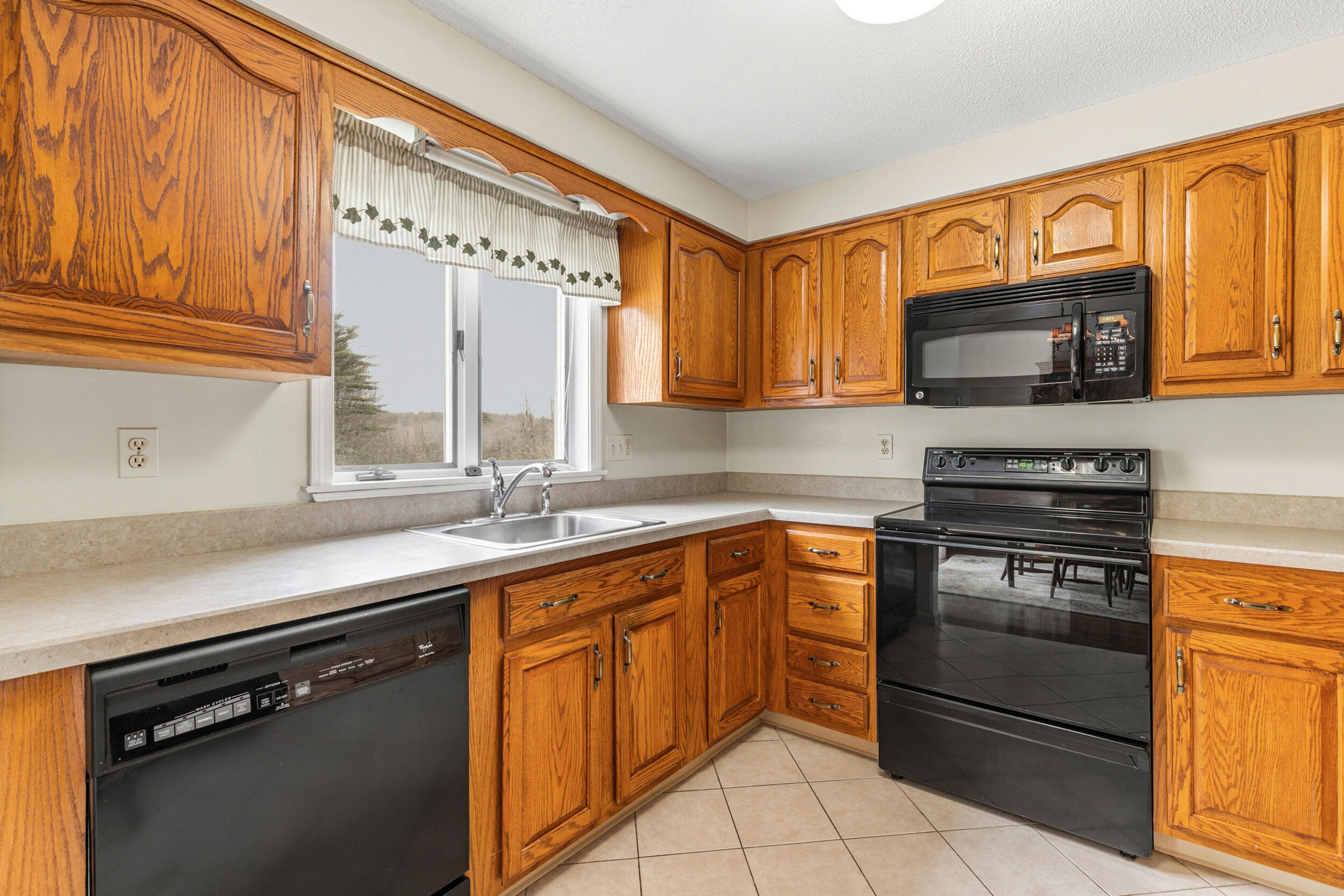 13 Colonial Way UNIT 13, Auburn, ME, 04210 13 Colonial Way UNIT 13, Auburn, ME, 04210
