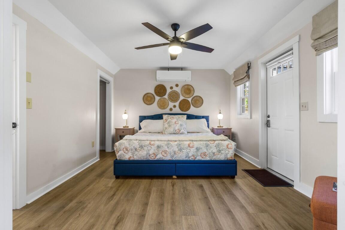 43 Oak Street, Boothbay Harbor, ME, 04538