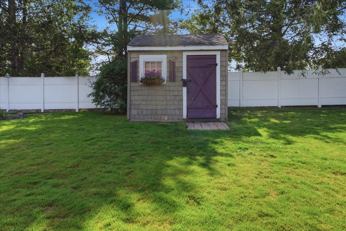 2 Quaker Road, Westbrook, ME 04092 06-DSC07583