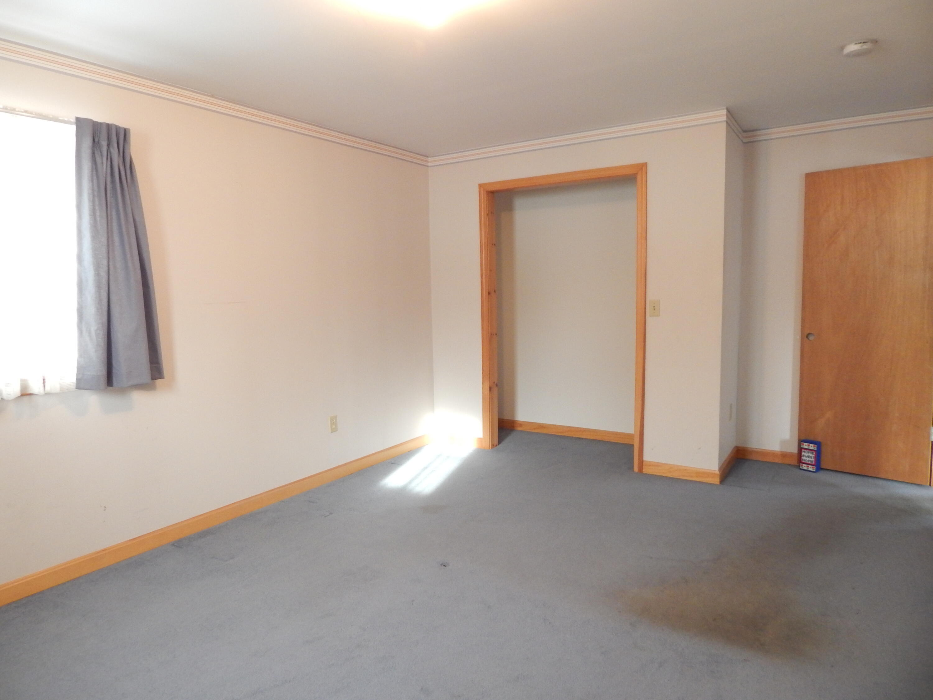 19 Park Street, Paris, ME, 04281