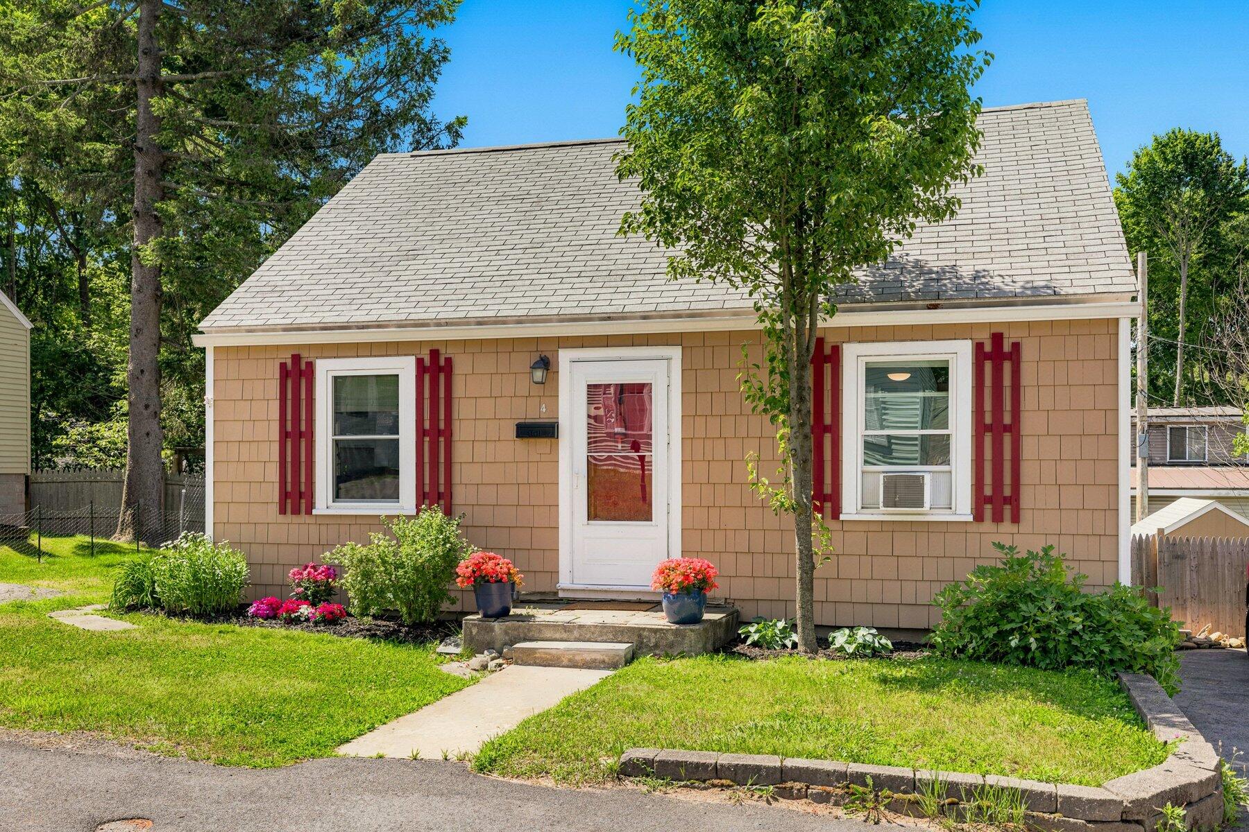 Photo of 4 Halstead Street Kittery ME 03904