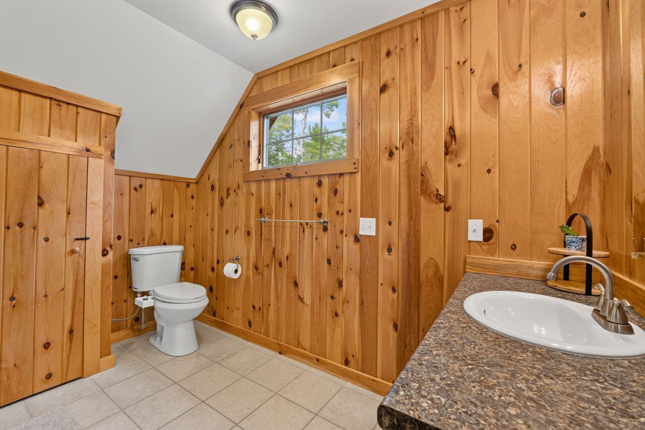 2016 Brook Falls Road, Carrabassett Valley, ME 04947 Upstairs Bathroom