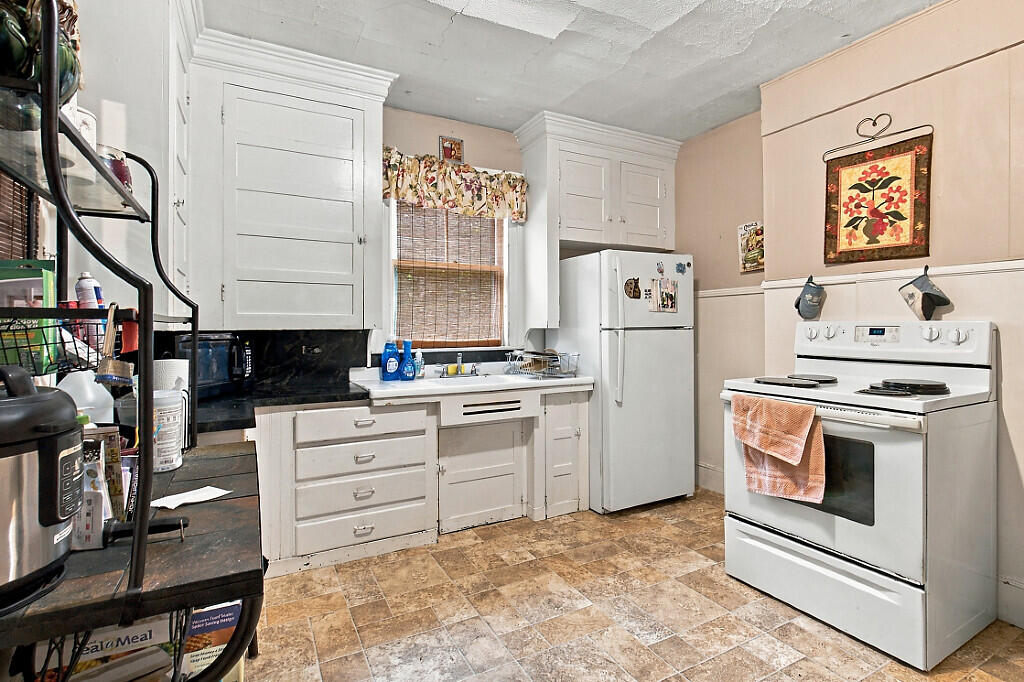 12 & 14 Boothby Street, Waterville, ME 04901 70_BP5A5545_DxO_mls