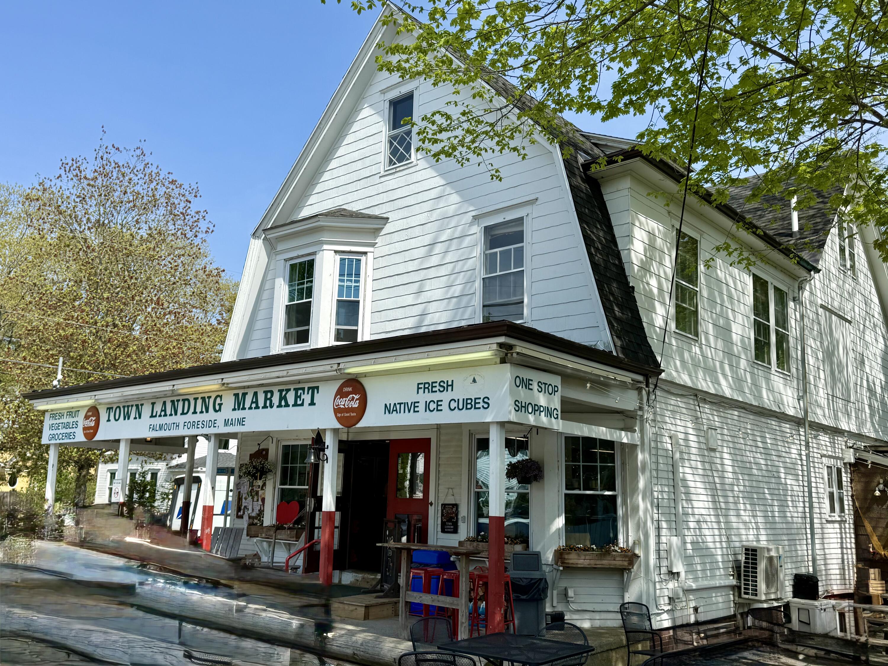 12 Reg Roc Road, Falmouth, ME 04105 Town Landing Market