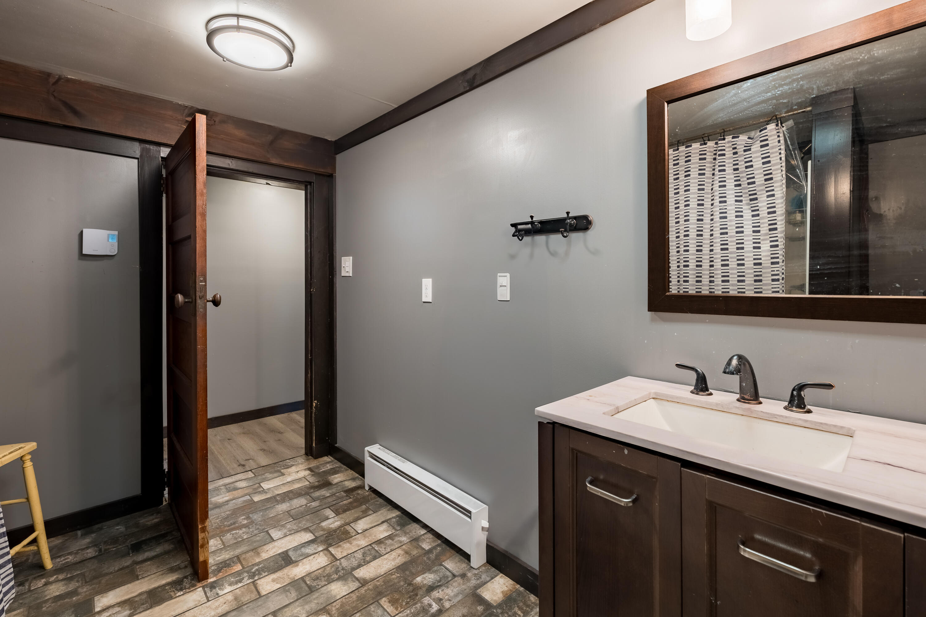 42 East Oxford Road, Paris, ME, 04281