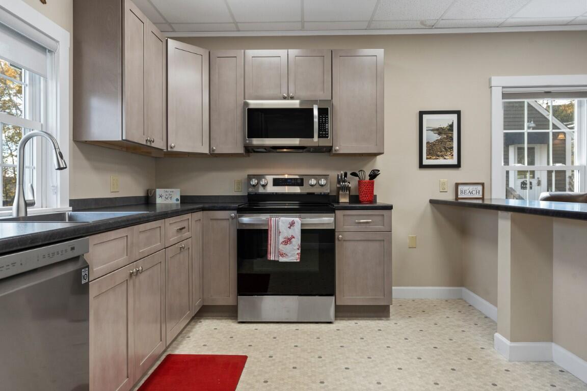 43 Oak Street, Boothbay Harbor, ME, 04538