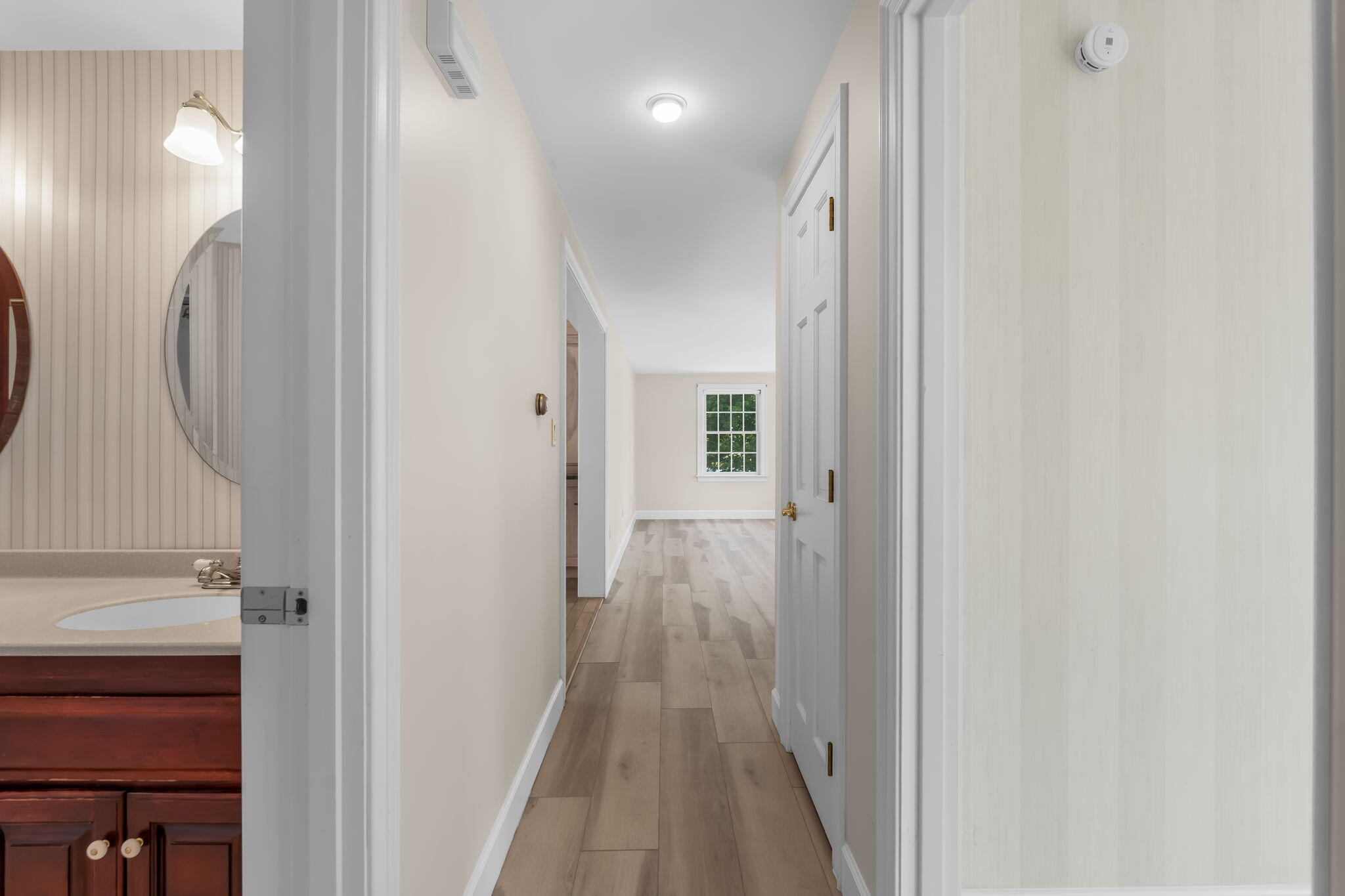 50 Laurel Circle, Bangor, ME 04401 Hallway