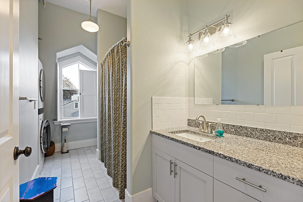 15 Middle Street UNIT 3, Hallowell, ME, 04347