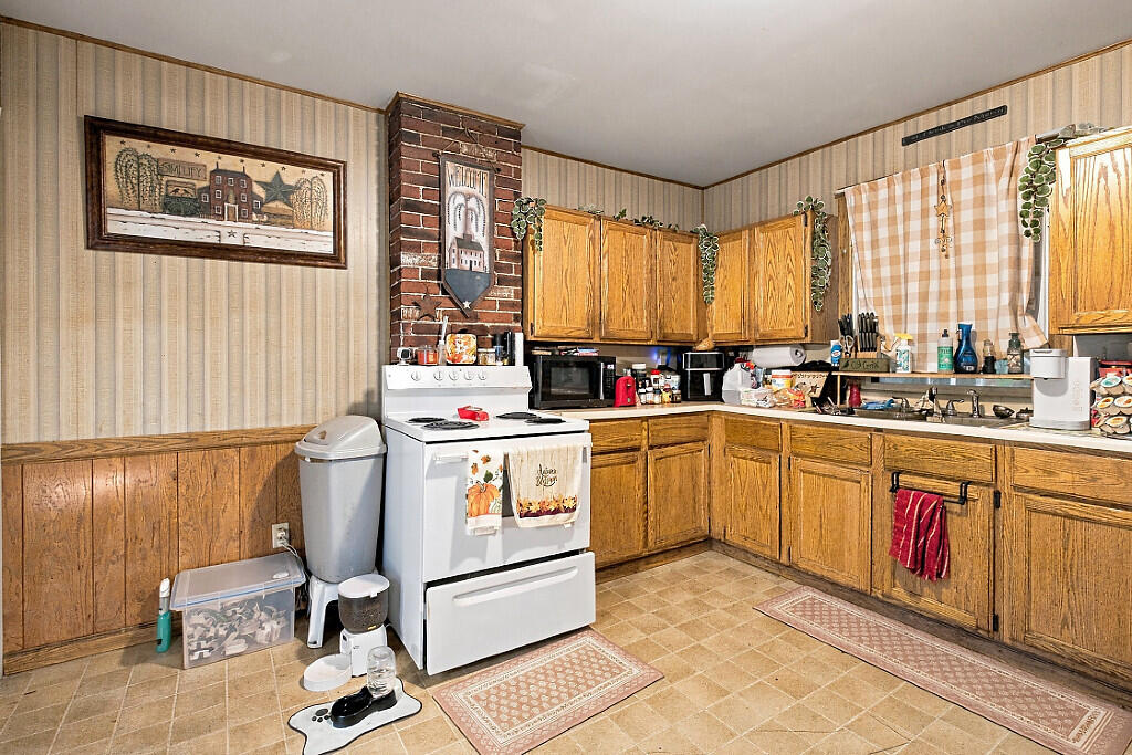 12 & 14 Boothby Street, Waterville, ME 04901 27_BP5A5413_DxO_mls