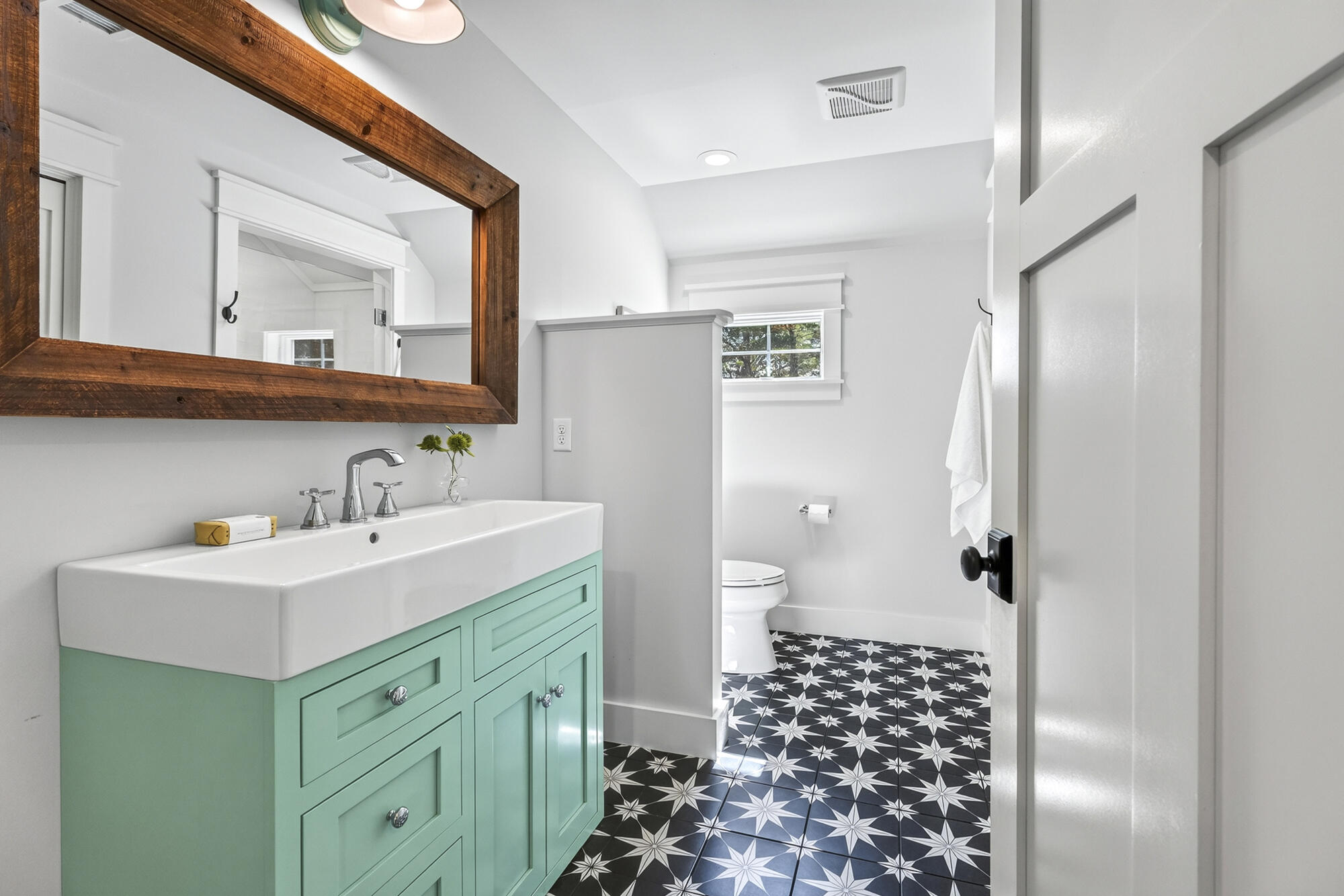 Guest bath with