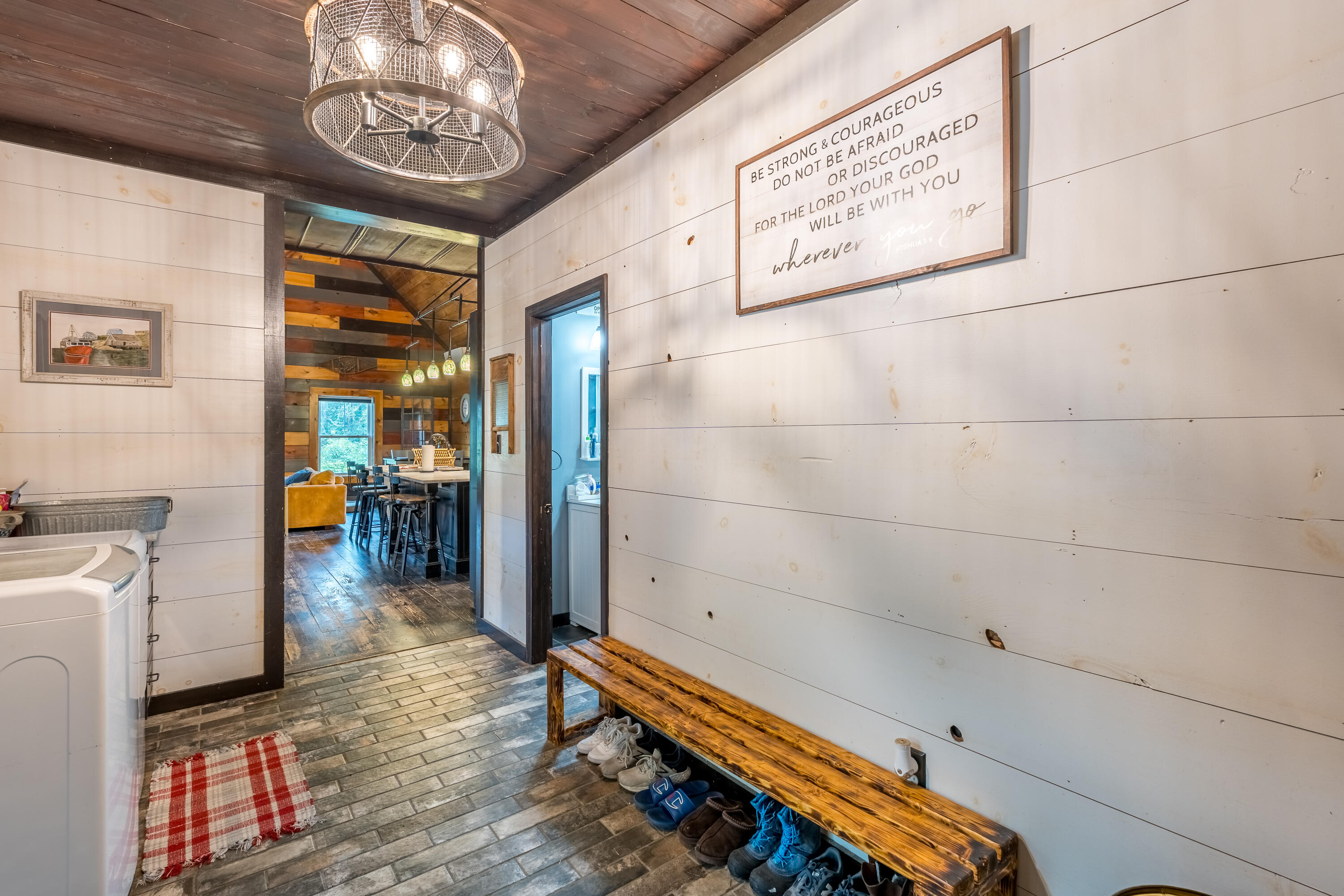 42 East Oxford Road, Paris, ME, 04281