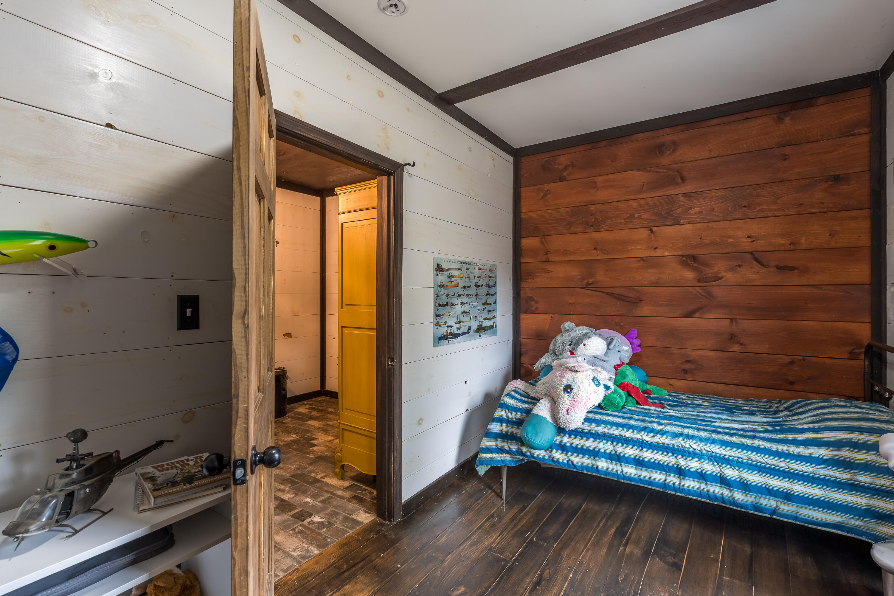 42 East Oxford Road, Paris, ME, 04281