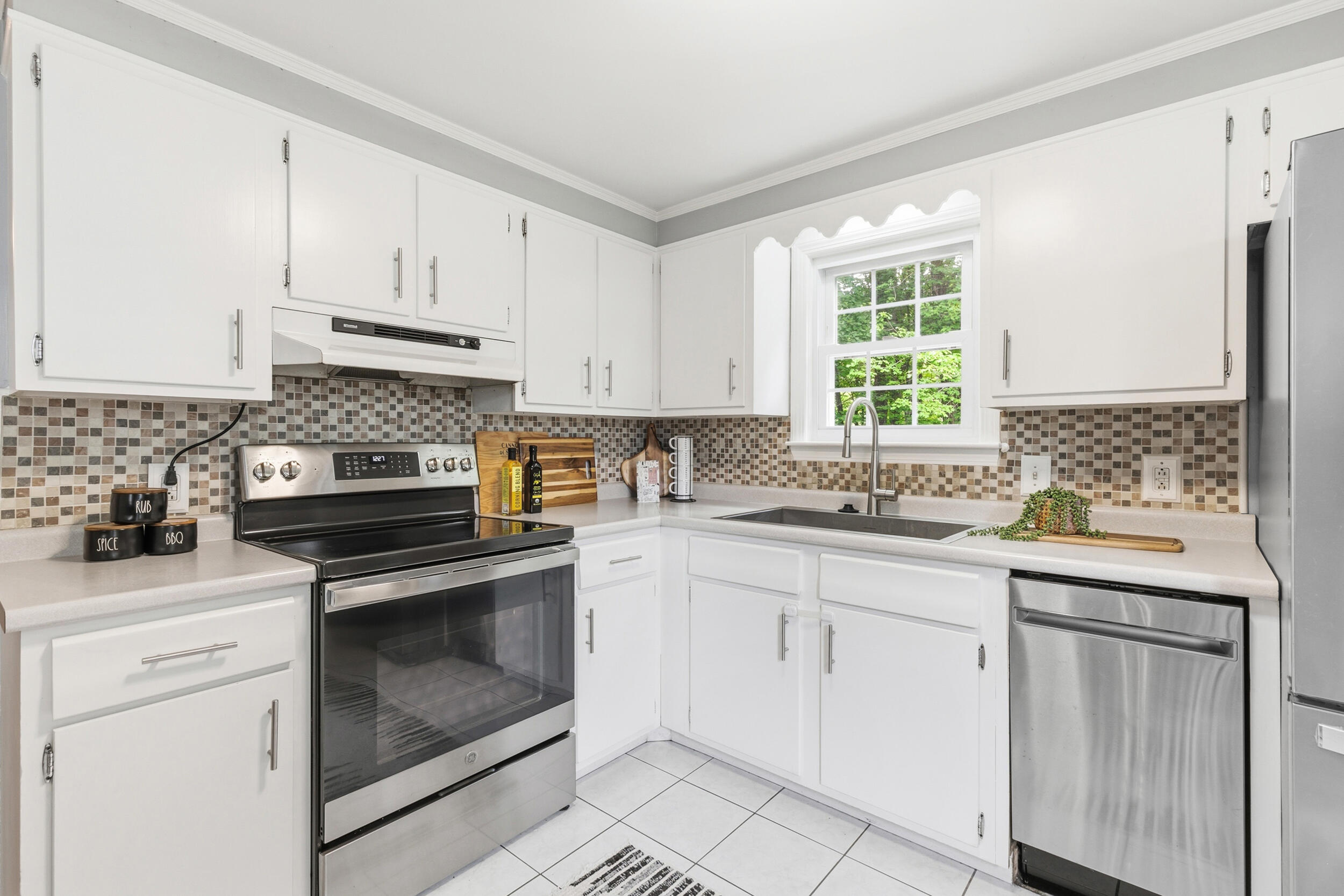 147 Pinecrest Road, Portland, ME 04102 Kitchen