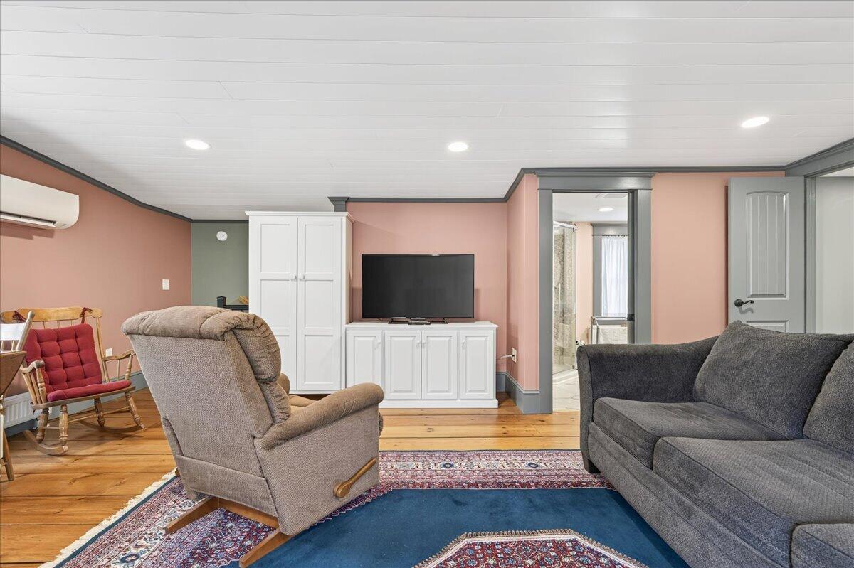 279 W Broadway, Bangor, ME 04401 25-297 W. Broadway-47