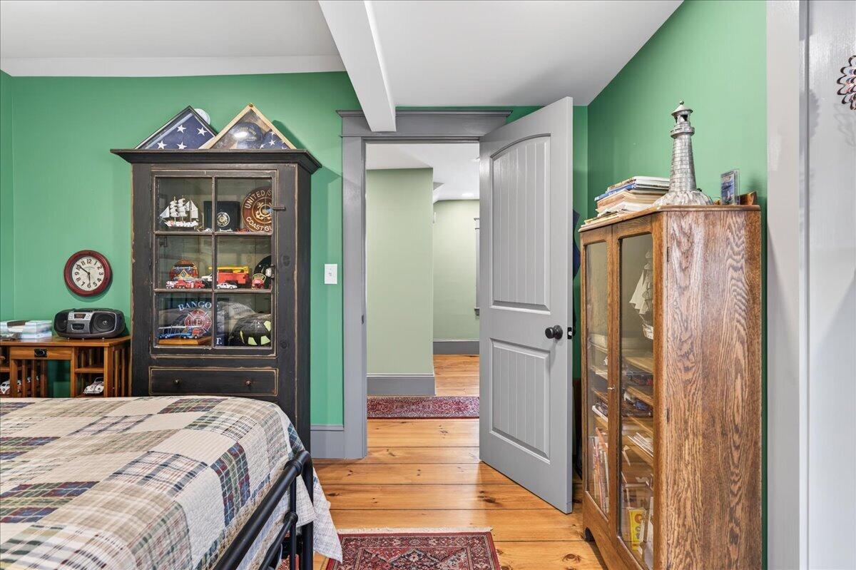 279 W Broadway, Bangor, ME 04401 38-297 W. Broadway-60