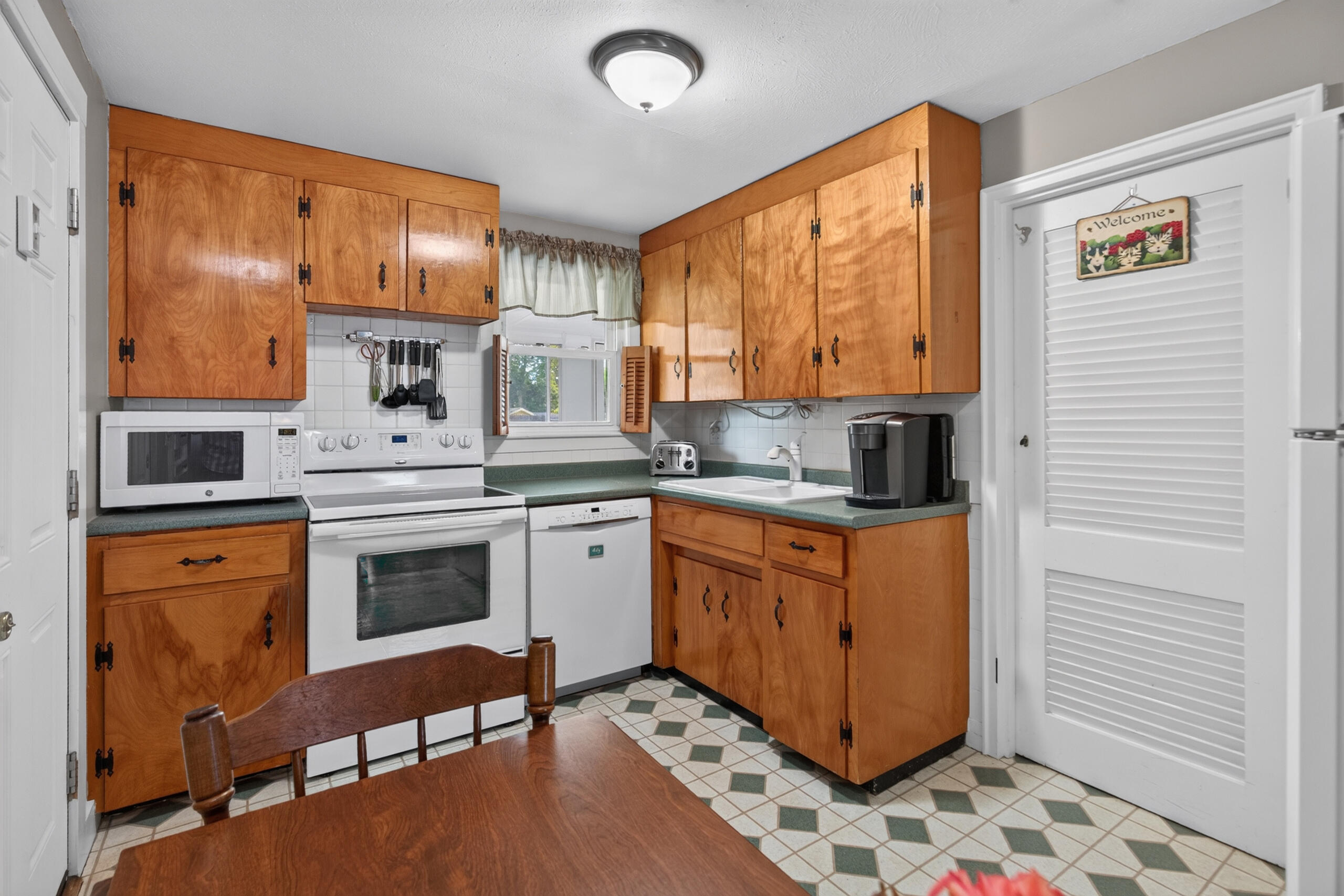 15 Brewster Street, Bangor, ME 04401 Kitchen