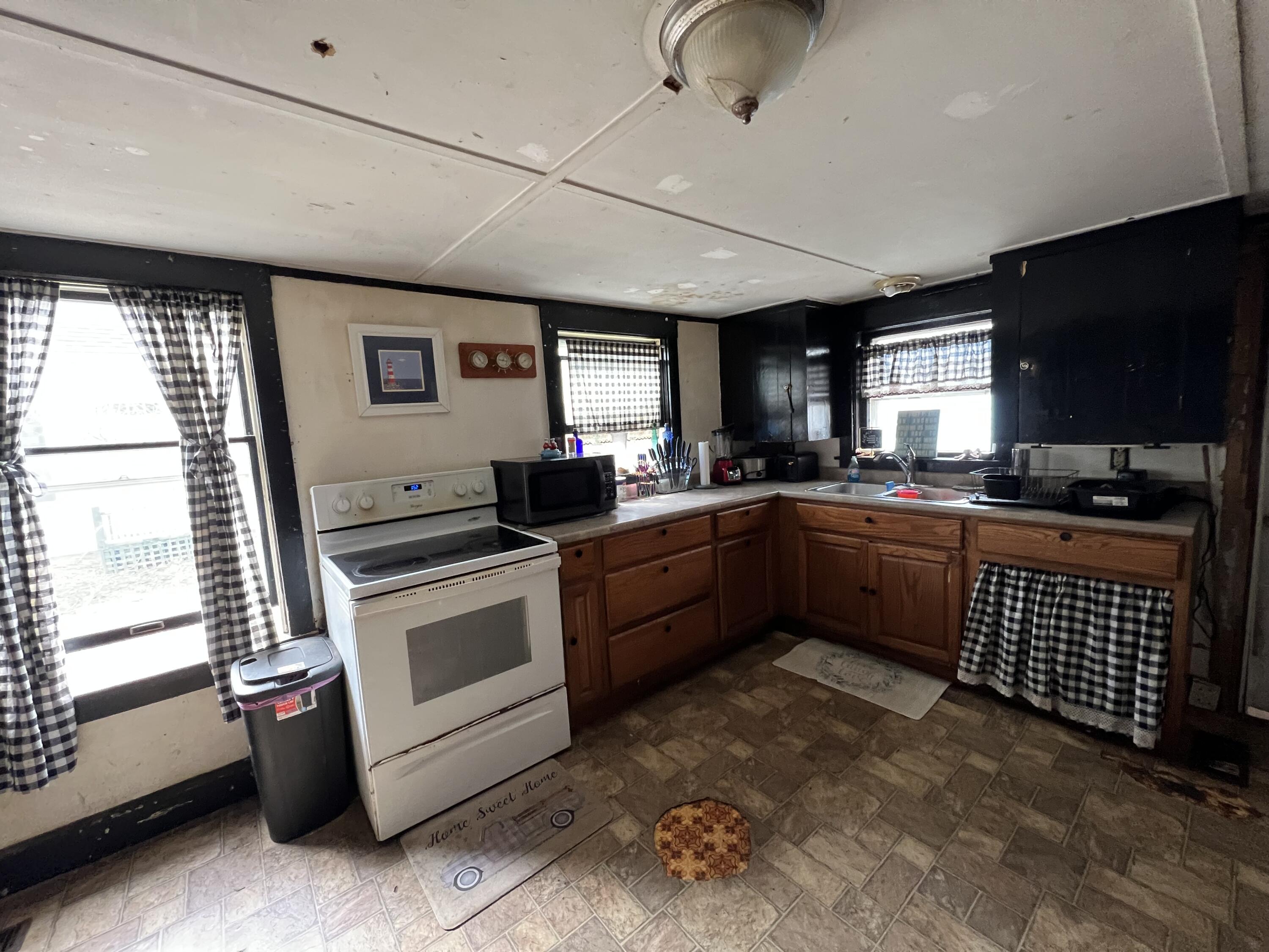 102 Beechwood Street, Thomaston, ME, 04861