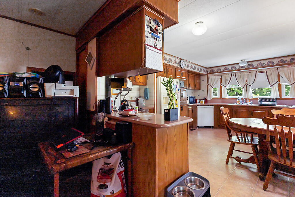1650 N Belfast Avenue, Vassalboro, ME 04989 44_BP5A0240_DxO_mls