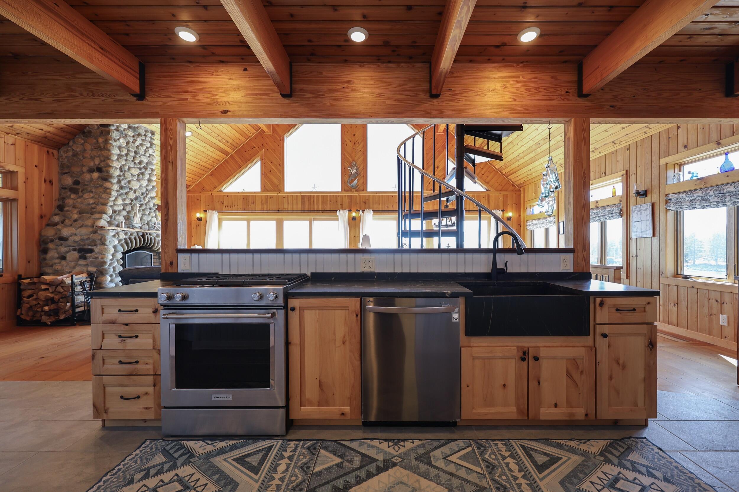 28 City Point Road, Vinalhaven, ME, 04863