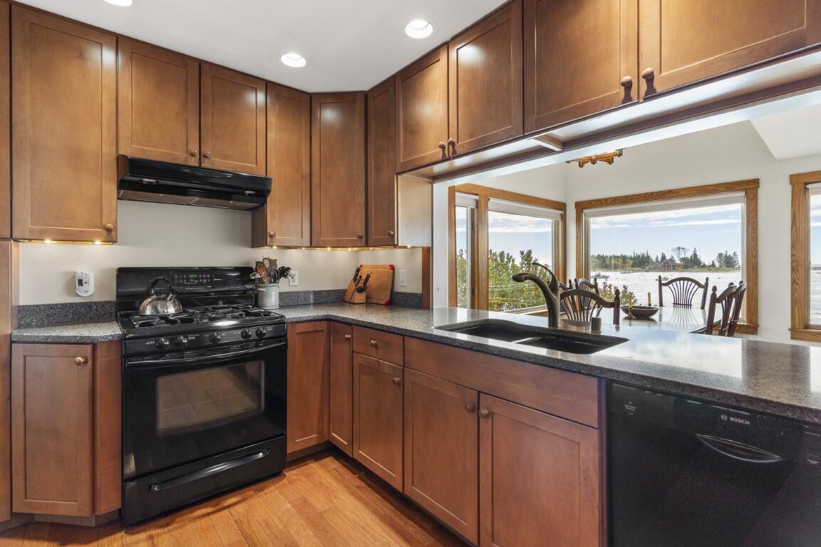 22 Gray Road, Southport, ME, 04576