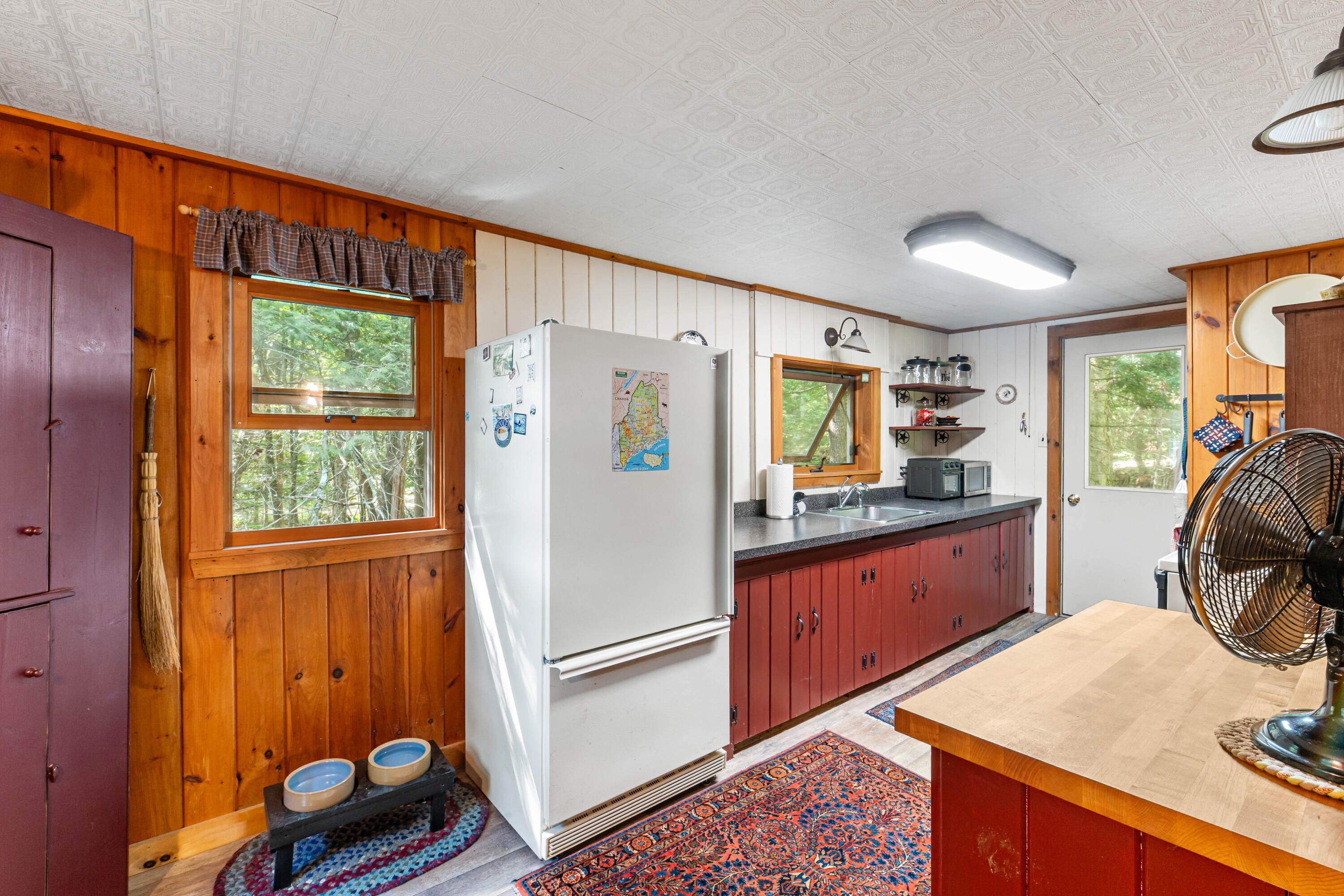 Kitchen with Plenty of Cabinets