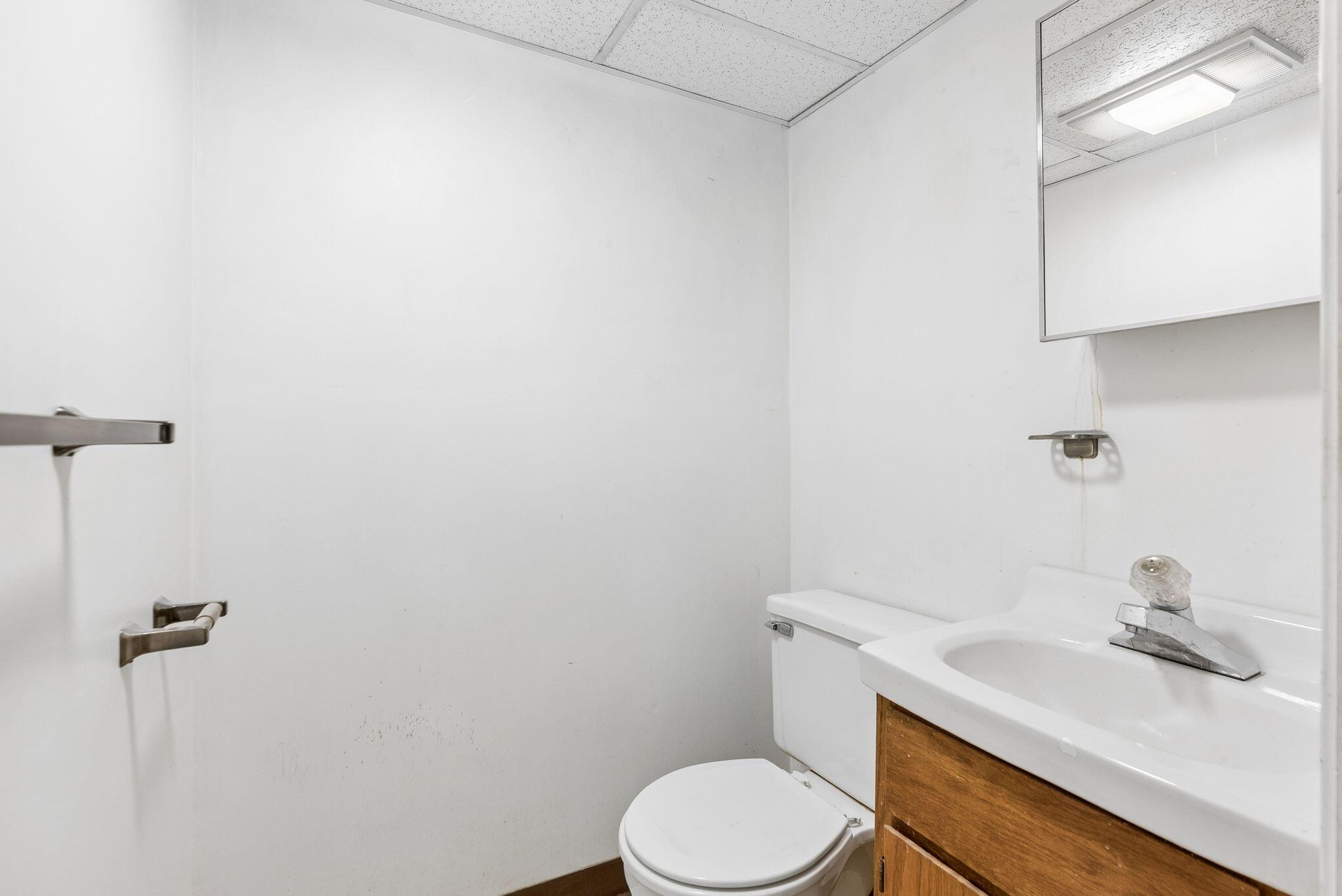20 Just-A-Mere Road, Falmouth, ME 04105 Lower level half bath