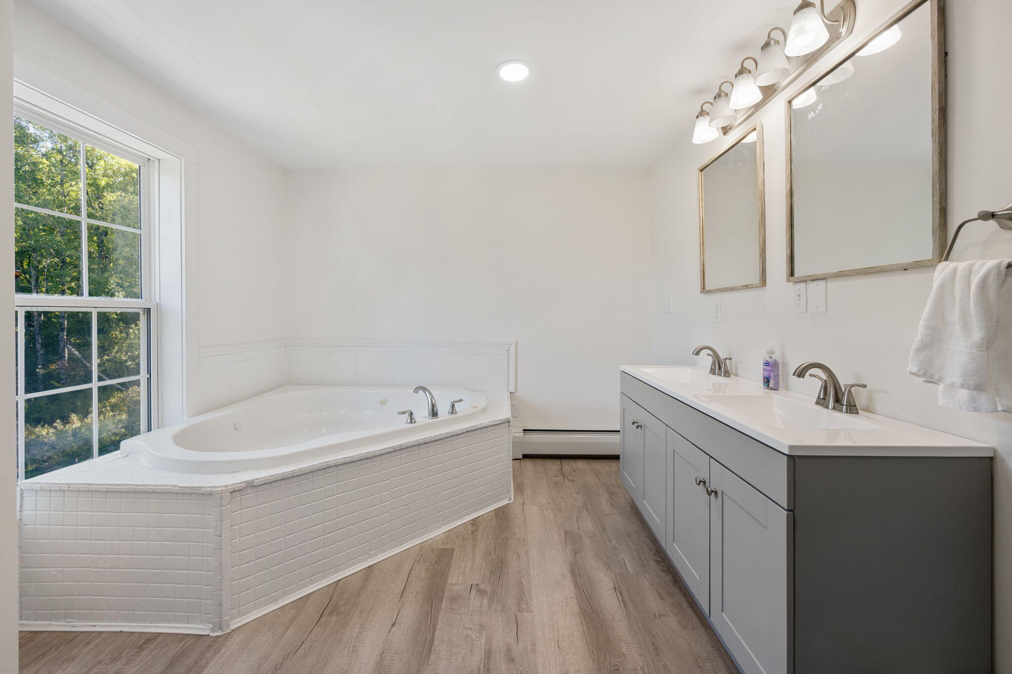 Corner Tub/Double Vanities