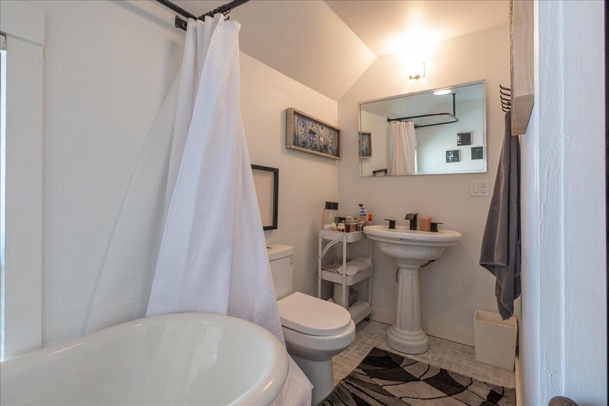 17 Mountain Street, Camden, ME, 04843